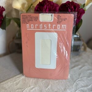 Nordstrom Perfect Dot Textured Pantyhose in the color Vanilla, size C.‎